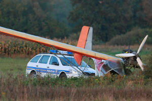 Pokušali da ukradu avion pa završili u žbunju
