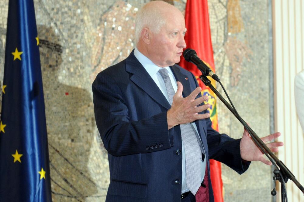 Žan Pol kosta, Foto: Savo Prelević