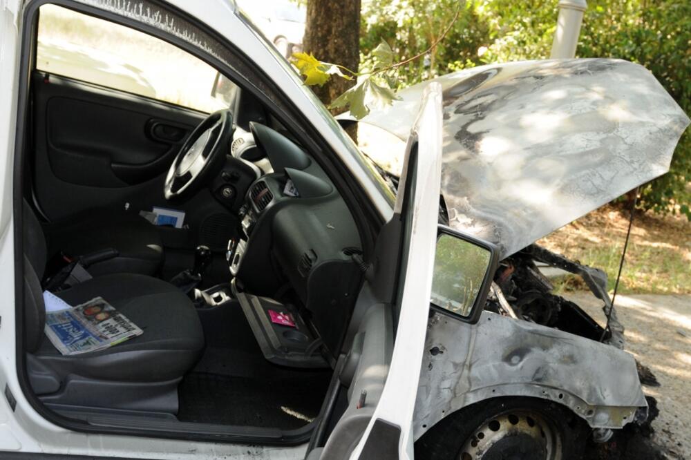 zapaljena vozila Vijesti, Foto: Savo Prelević