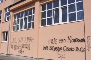 Grafitima "ukrašena" škola u Bijelom Polju: Nije ovo Montenegro...