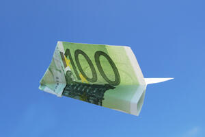 Pad eura zbog poraza Merkelove na pokrajinskim izborima