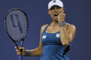 Zvonarjova i Stosur u polufinalu