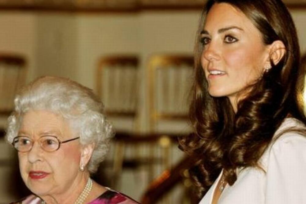 kraljica Elizabeta, Kejt Midlton, Foto: AFP