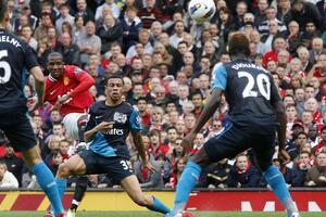 Simfonija Mančestera, osam šamara za Vengera