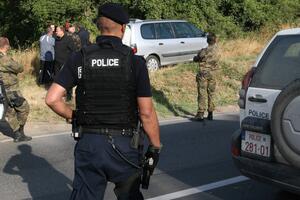 Starac tvrdi da su ga tukli kosovski policajci naočigled drugih...