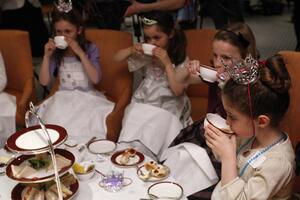 Mladenci iz prodavnice krali hranu za svadbeni prijem