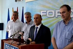 DPS-u smetaju preletači kad mora da preda vlast