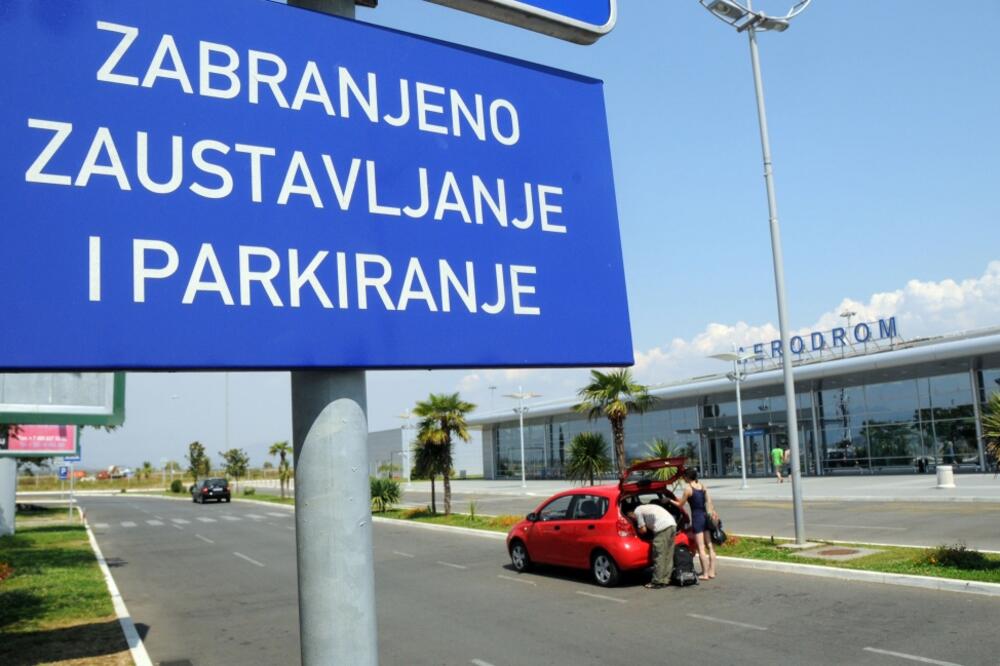 Aerodrom parkiranje, Foto: Luka Zeković