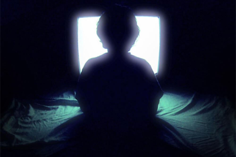 dječak ispred tv-a, Foto: Shutterstock.com