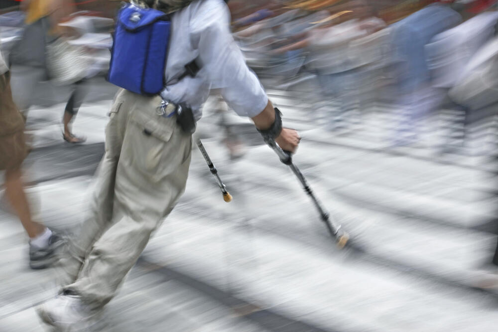 Čovjek na štakama, Foto: Shutterstock