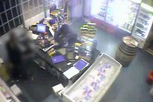 Ispričao joj srceparajuću životnu priču, pa je opljačkao