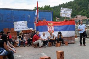 Srbi uklanjaju barikade na sjeveru Kosova