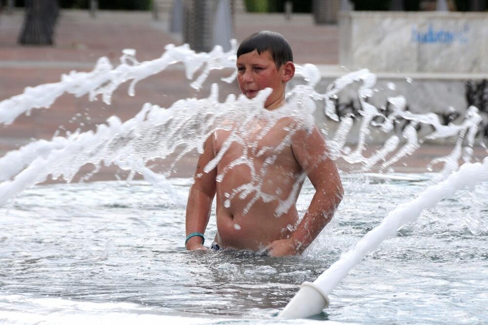 fontana, vrućina, Foto: Boris Pejović