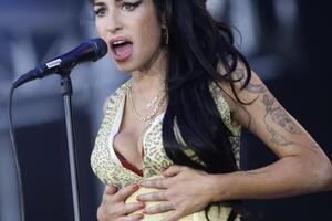 Omaž Ejmi Vajnhaus na dodjeli MOBO nagrada