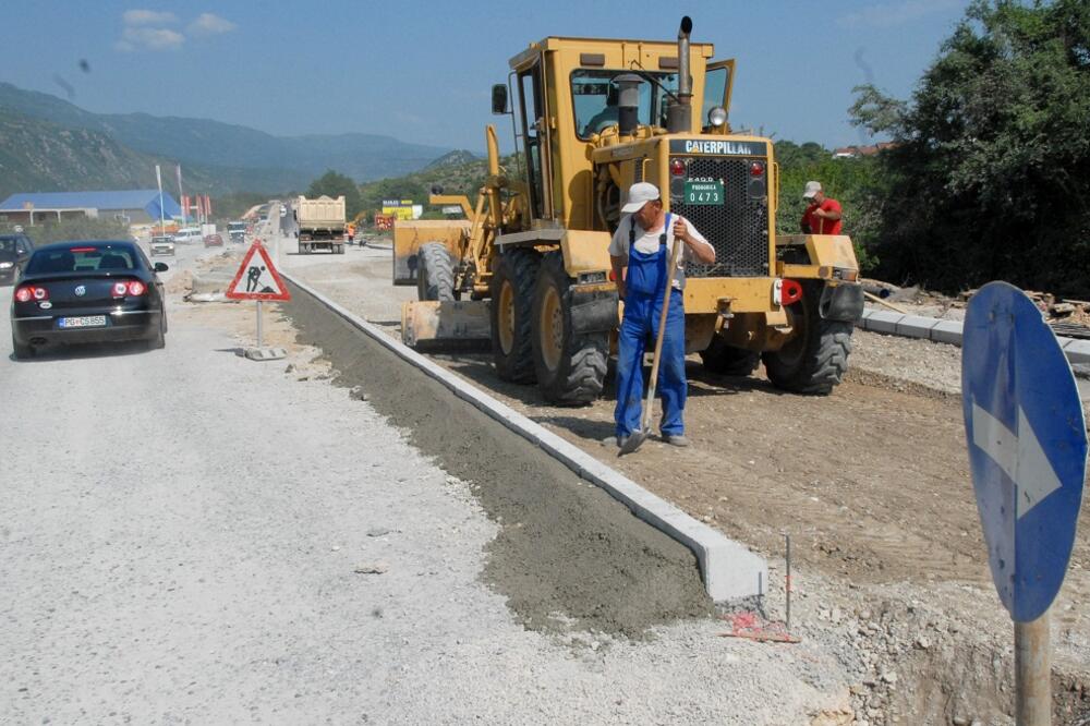 tehnoput, radovi na putu, valjak, Foto: Arhiva "Vijesti"