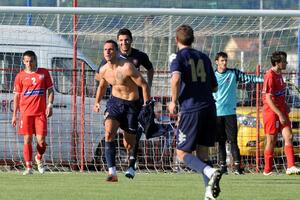 Zeta silna na premijeri