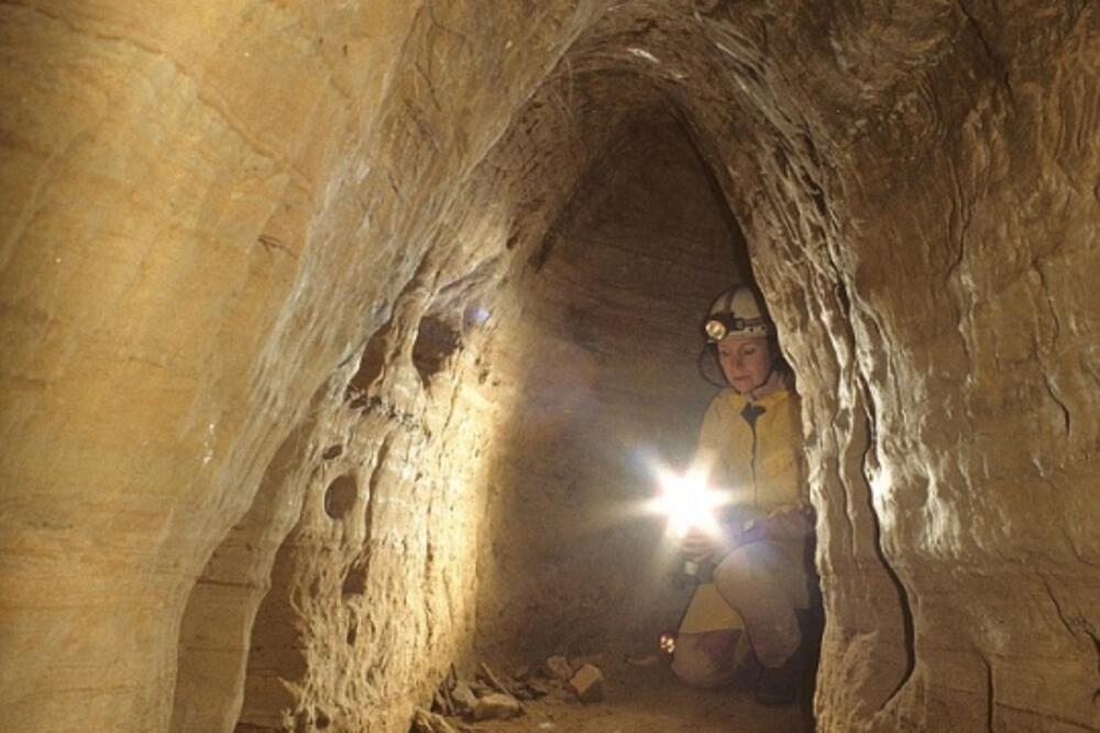 Tuneli, Foto: Europics