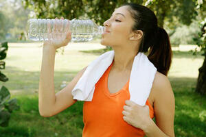Čuvajte se dehidracije i pravilno nadoknadite tečnost. Evo kako