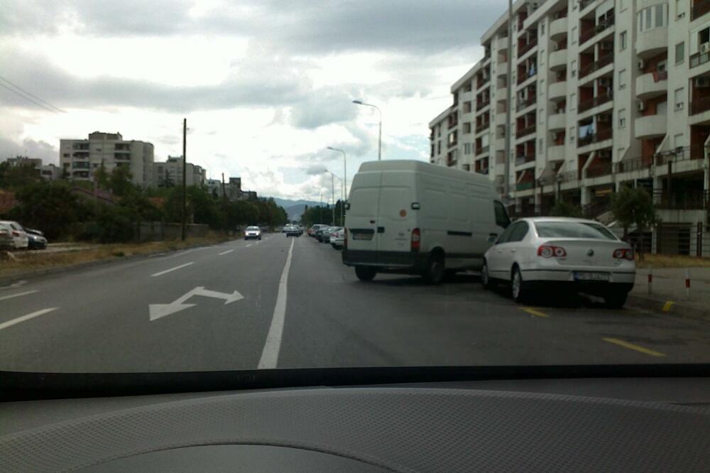Zabjelo, nepropisno parkiranje, Foto: Čitalac "Vijesti"