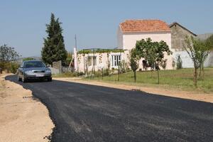 Požar na brdu iznad Dinoše ne ugrožava okolna sela