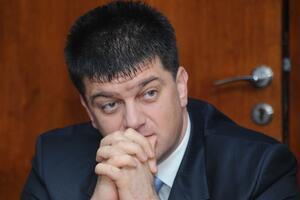 Vlada odobrila povišice, Predragu Mitroviću još 30 odsto