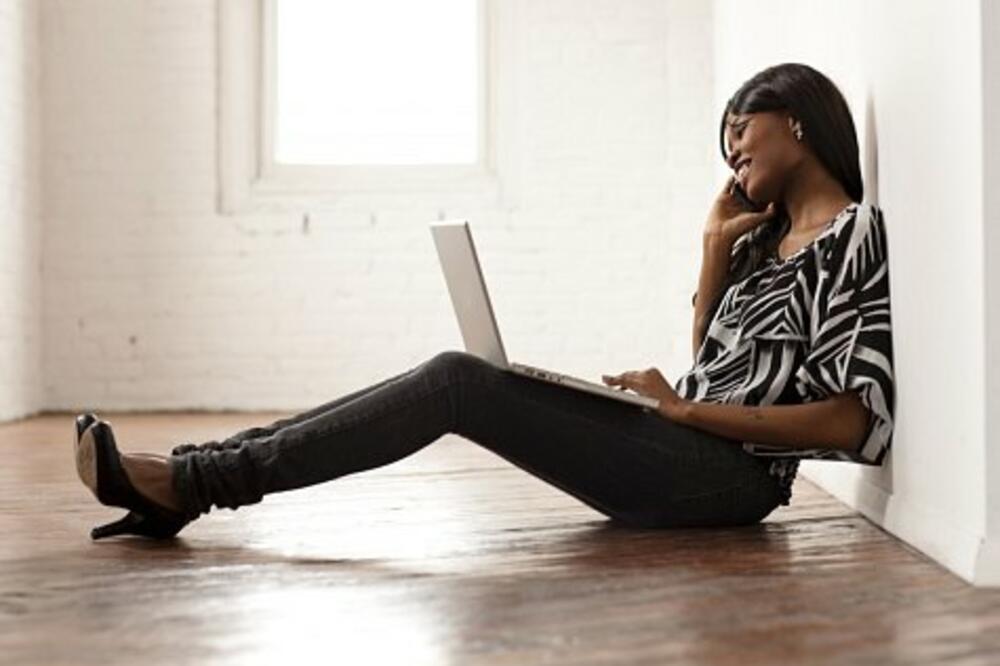 žena na komp, Foto: Madamenoire.com