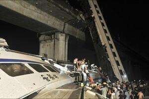 Voz u Kini izletio iz šina, poginulo 11 ljudi