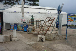 Kako prići bisti Iva Novakovića u Sutomoru?