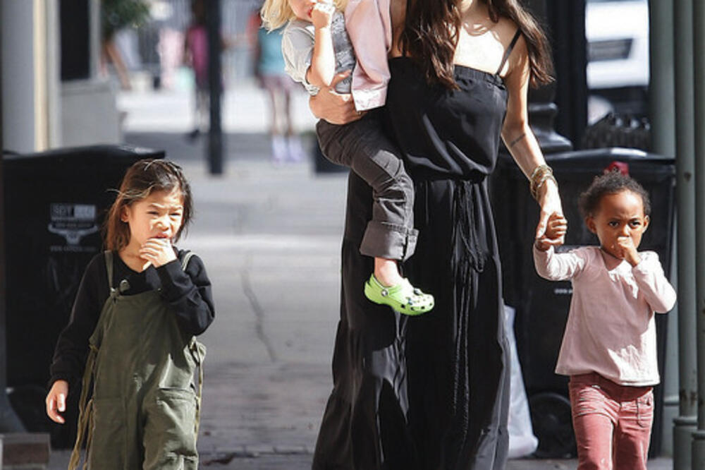 anelina džoli sa djecom, Foto: Hollywoodbabypr.com