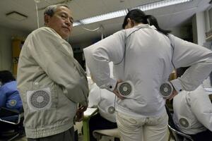 Japanci ludi za jaknama sa rashladnim uređajima