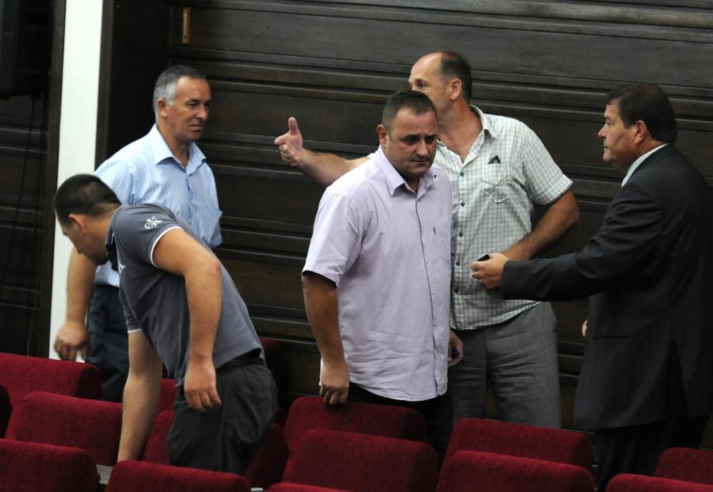 Lokalni parlament, izbor Mugoše