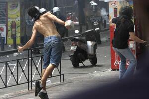 Taksisti u Atini blokirali aerodrom i pirejsku luku