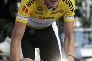 Šlek progutao pčelu ili osu tokom etape