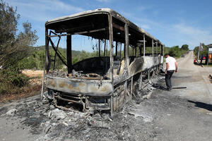 Prevrnuo se i zapalio autobus u Kini, najmanje 15 mrtvih