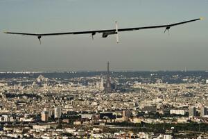 Prvi let solarnog aviona: Napustio Pariz, leti ka Švajcarskoj