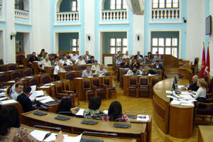 U Skupštini na Cetinju rasprava DPS i SDP o tome ko je veći...