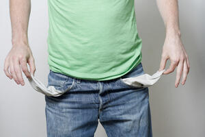 Banke bez novca i firme u dugovima produžavaju krizu