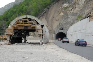 Dogodilo se 28 saobraćajnih nezgoda, jedna osoba poginula