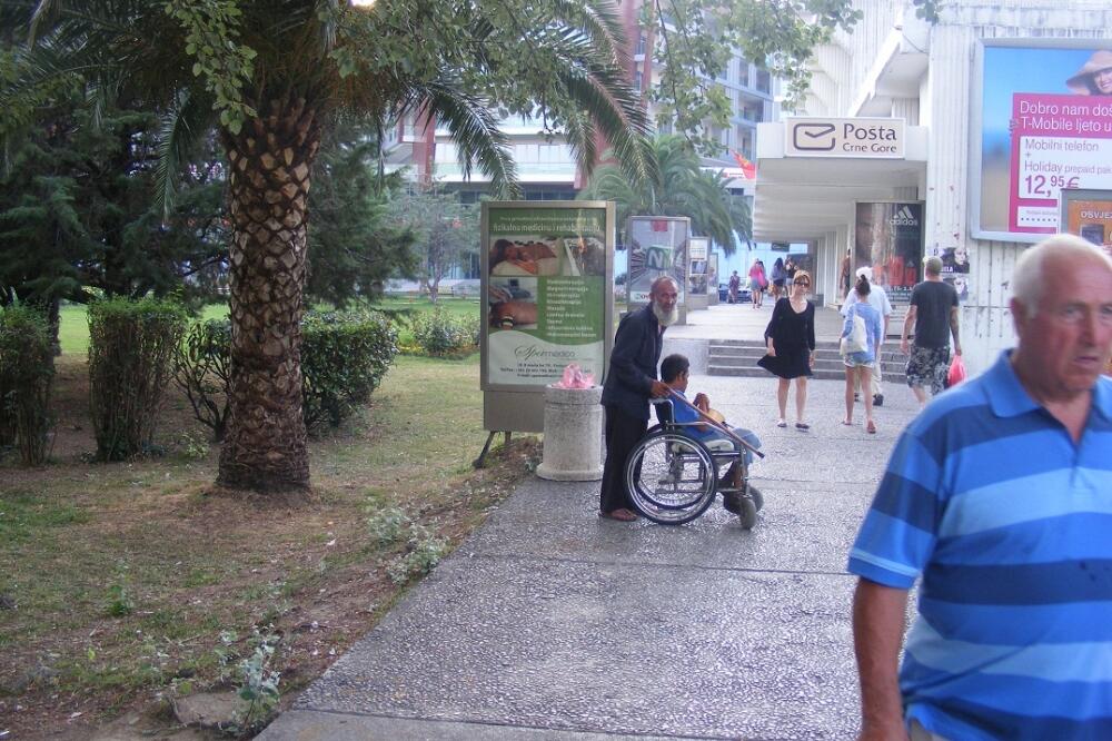 prosjaci, budva, Foto: Vuk Lajović