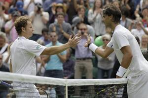 Nadal lako do drugog kola