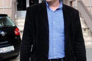 Povučena tužba protiv Radulovića, Mujović se nije pojavio