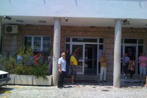 Privrednici u Herceg Novom protestuju jer "Pauk"  odnosi auta...