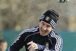 Mesijeve pripreme uz alkohol i plesačice