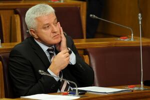 Marković: Omogućiti osuđenima za manja krivična djela da ne idu u...