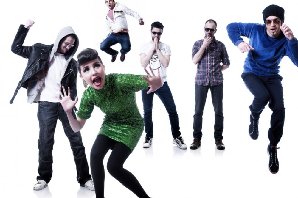 Svi na pod, Foto: Facebook.com