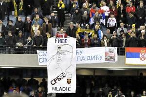 UEFA ljuta zbog Mladića, novi transparent u Australiji