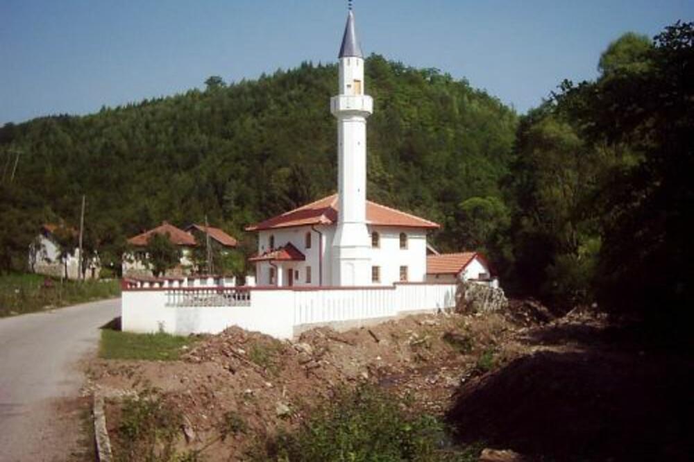 Džamija Podvitez, Foto: Palelive
