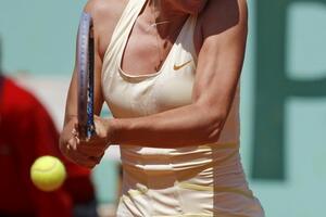 Na Li i Šarapova u polufinalu