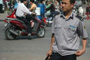 Policajcima Vijetnama zabranjene naočare za sunce