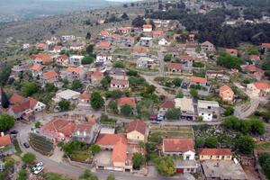 Veći dio Malog brda 30 godina nema vodu u domovima